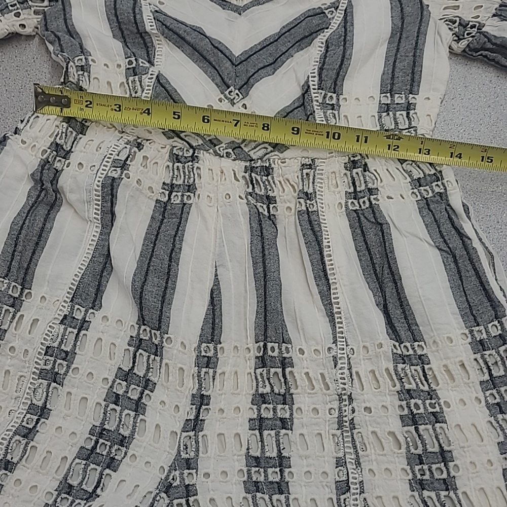 Anthropologie Gray/Cream Cotton Eyelet Romper Size 2p - Picture 4 of 12